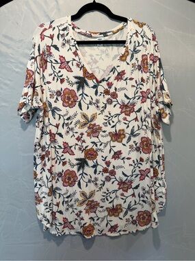 Old Navy White V-Neck Short Sleeve Tee